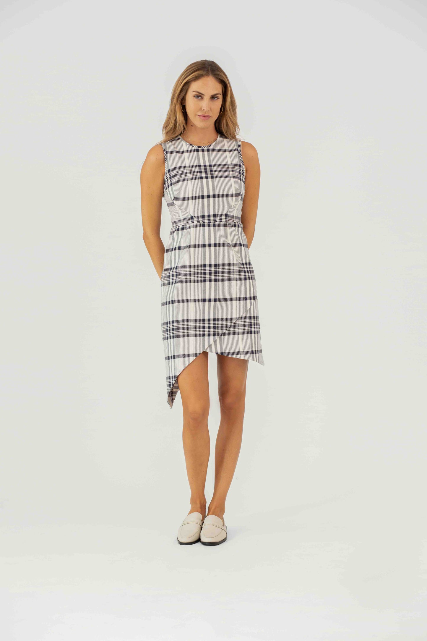 Figurbetontes Midi-Kleid mit glattem Baumwollstoff und Karomuster